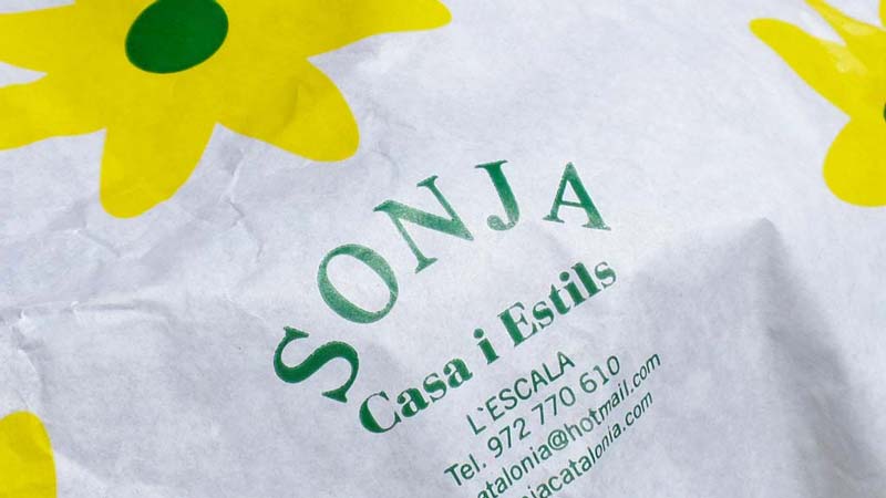Sonja Casa i Estils logo op het cadeau papier