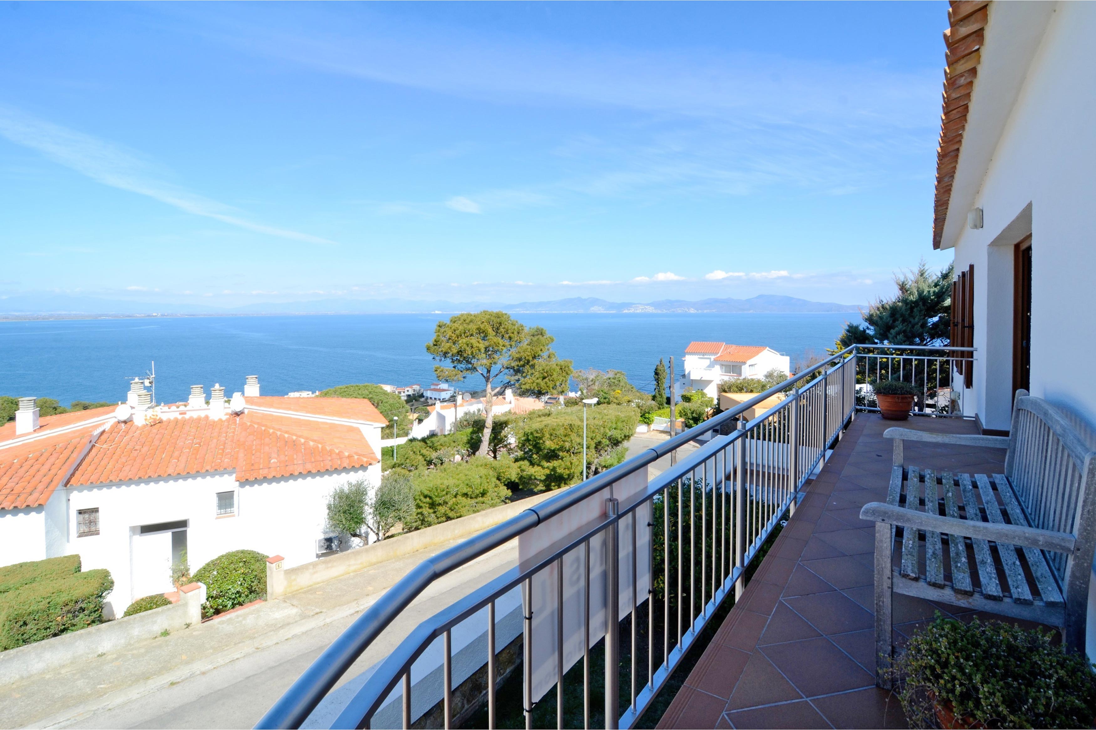 villa punta montgo met uitzicht